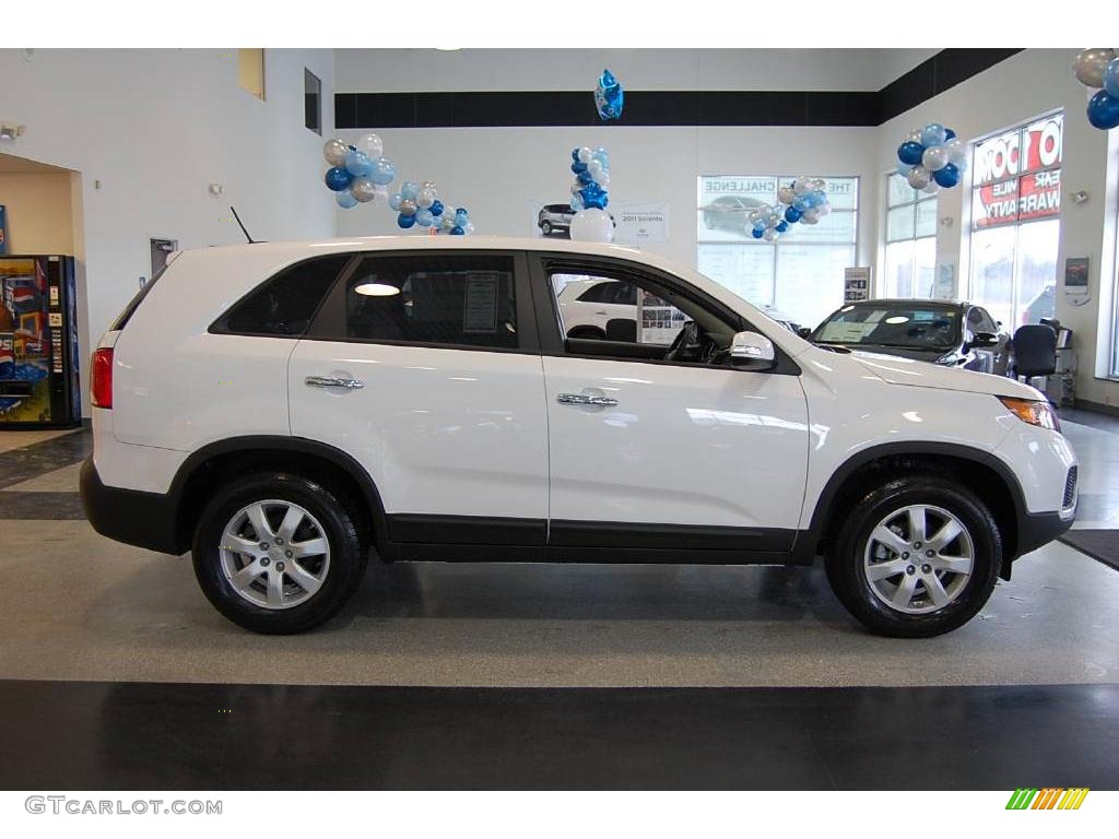 2011 Sorento LX - Snow White Pearl / Beige photo #9