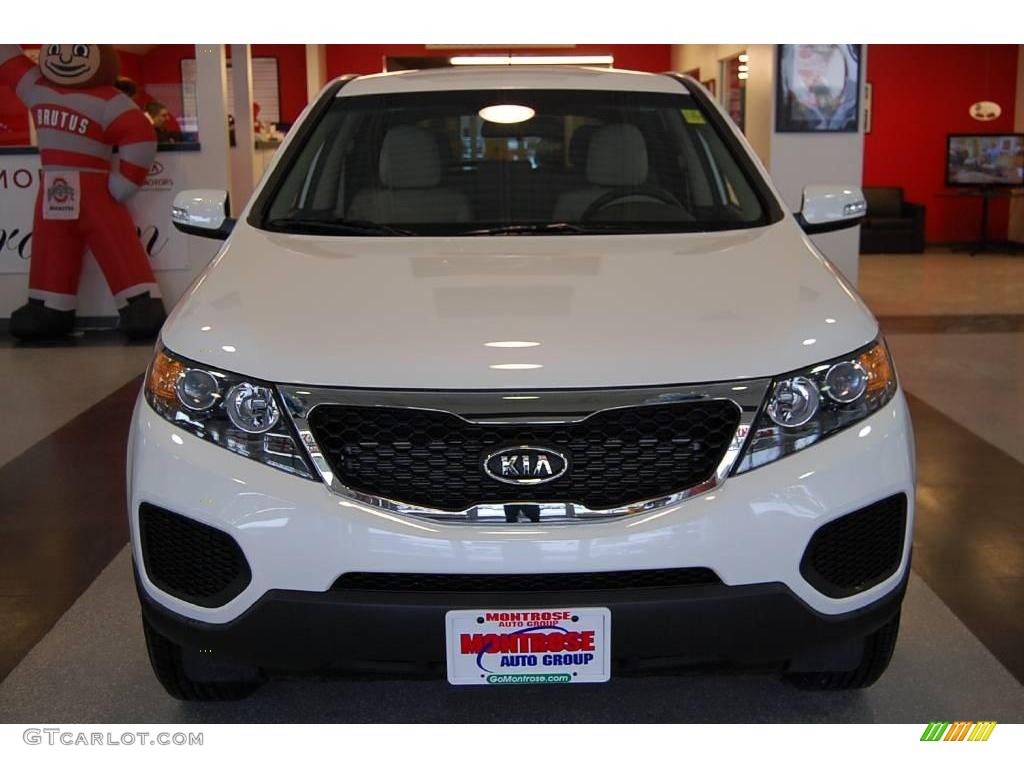 2011 Sorento LX - Snow White Pearl / Beige photo #11