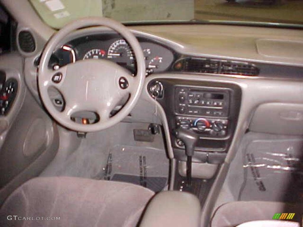 2003 Malibu Sedan - Galaxy Silver Metallic / Gray photo #10