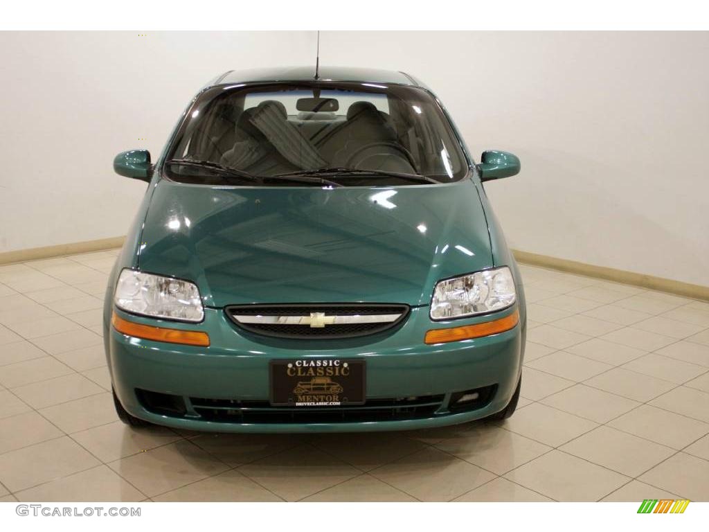 2004 Aveo LS Sedan - Modern Green / Gray photo #2