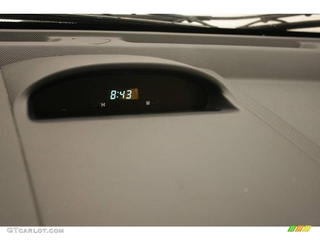 2004 Aveo LS Sedan - Modern Green / Gray photo #11