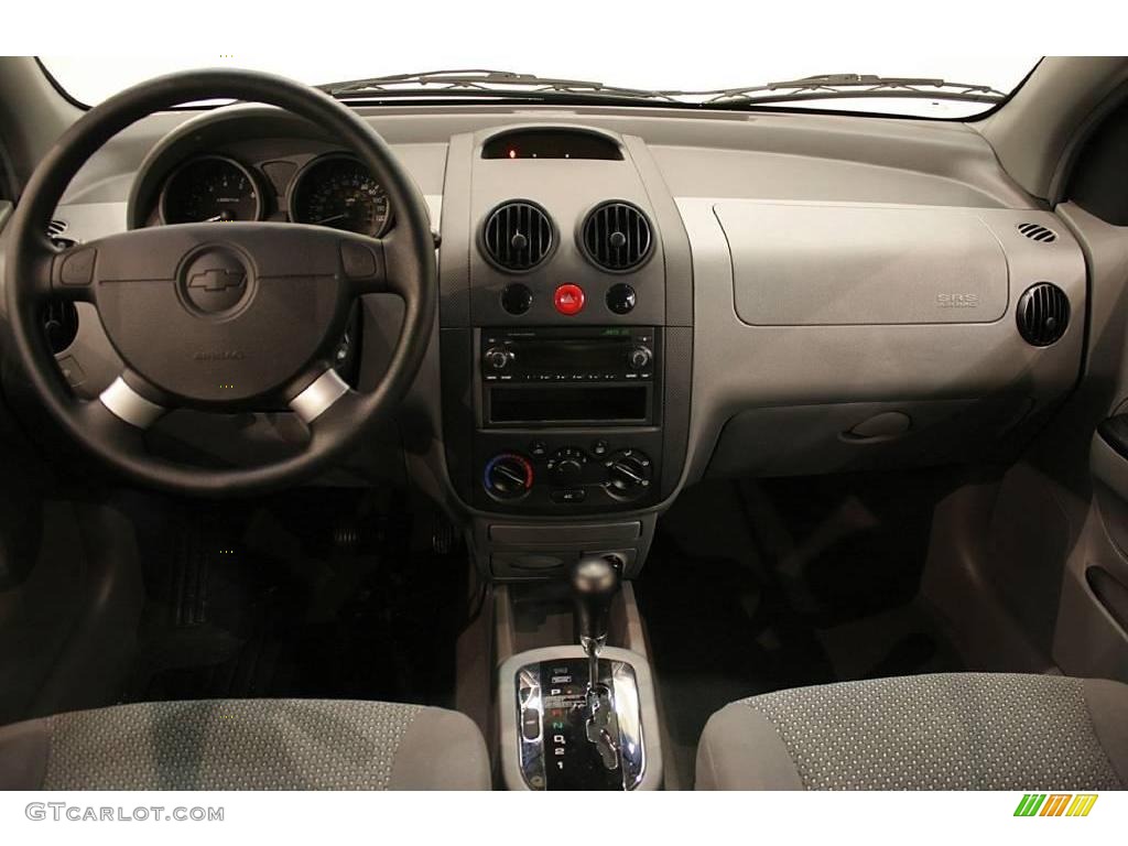2004 Aveo LS Sedan - Modern Green / Gray photo #17