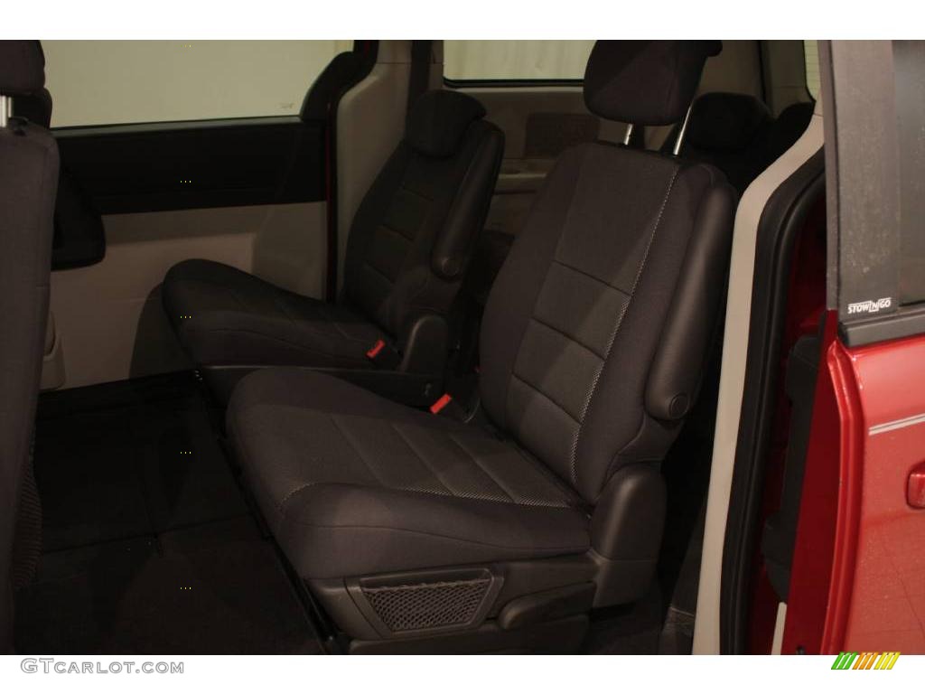 2009 Grand Caravan SE - Inferno Red Crystal Pearl / Dark Slate Gray/Light Shale photo #15