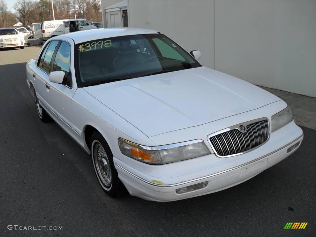 1996 Grand Marquis LS - Vibrant White / Light Graphite photo #5