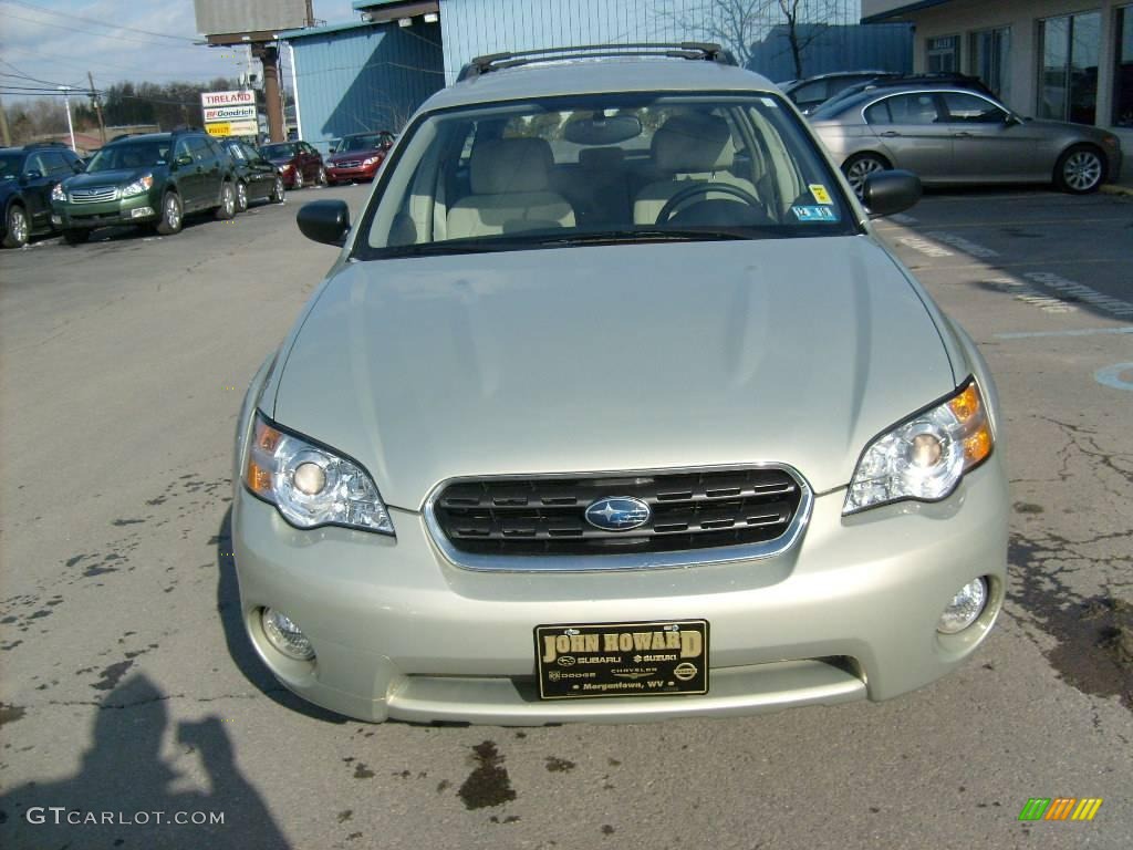 2006 Outback 2.5i Wagon - Champagne Gold Opalescent / Taupe photo #2