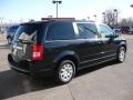 2009 Brilliant Black Crystal Pearl Chrysler Town & Country LX  photo #4