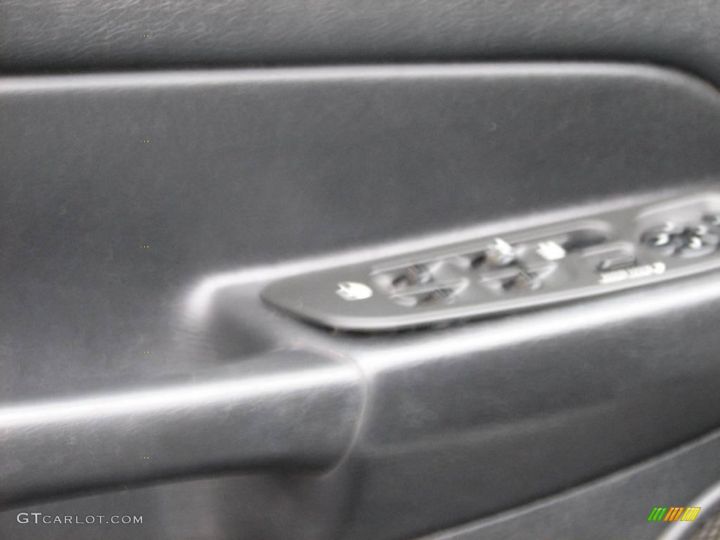 2004 Ram 2500 SLT Quad Cab 4x4 - Bright White / Dark Slate Gray photo #13