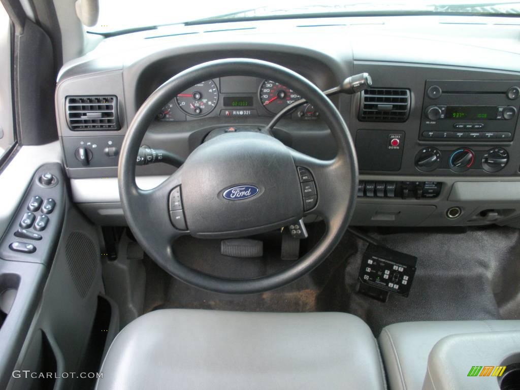 2007 F550 Super Duty XL Crew Cab Dually Commercial Utility - Oxford White / Medium Flint photo #19