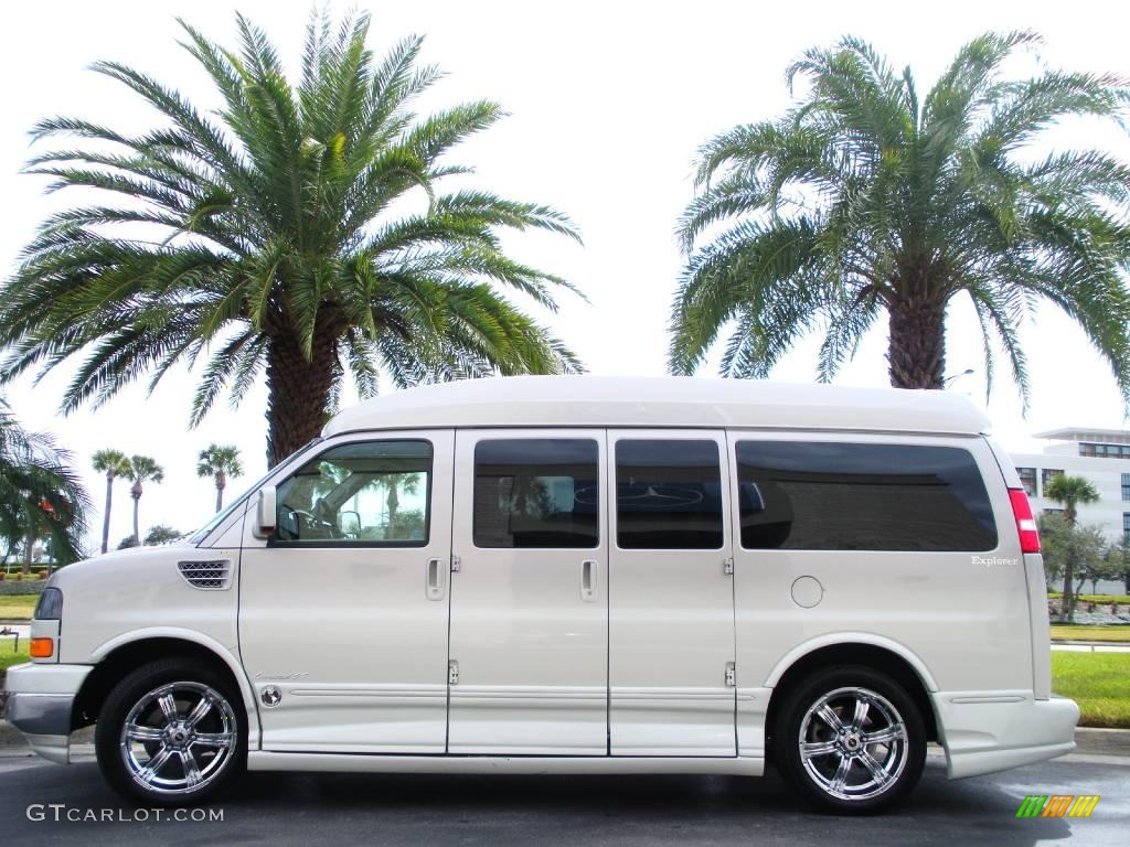 Summit White GMC Savana Van