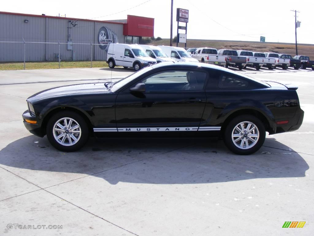 2007 Mustang V6 Premium Coupe - Black / Light Graphite photo #6