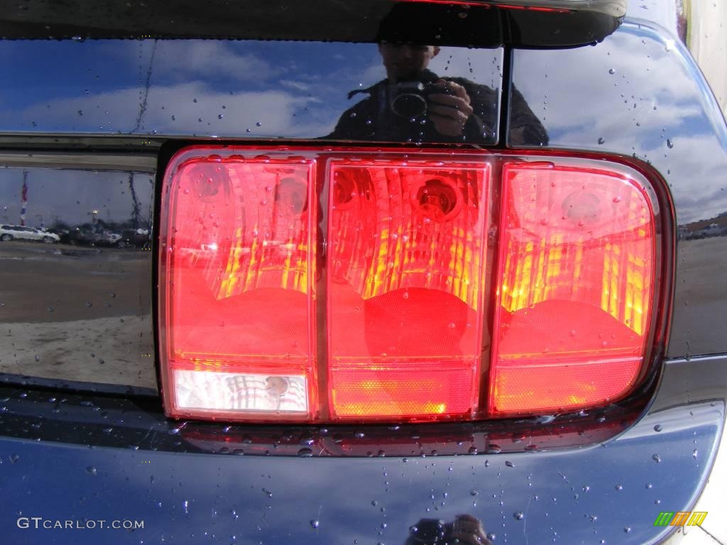2007 Mustang V6 Premium Coupe - Black / Light Graphite photo #19