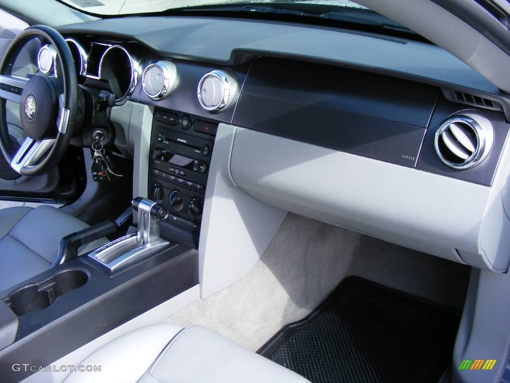 2007 Mustang V6 Premium Coupe - Black / Light Graphite photo #26