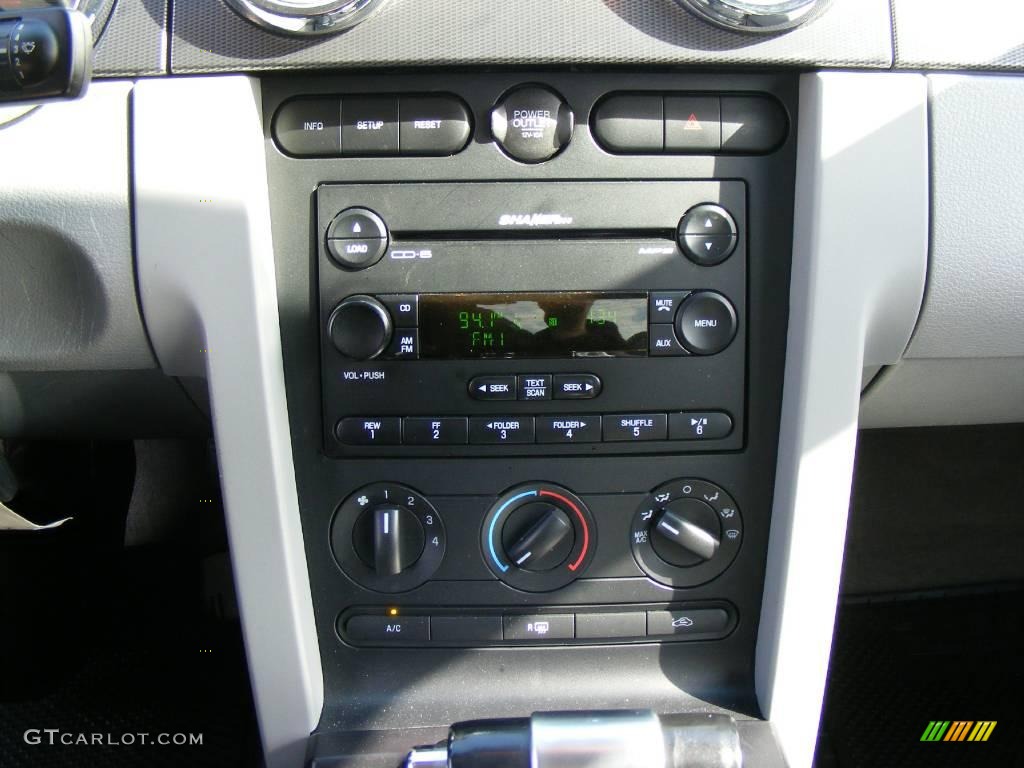 2007 Mustang V6 Premium Coupe - Black / Light Graphite photo #36