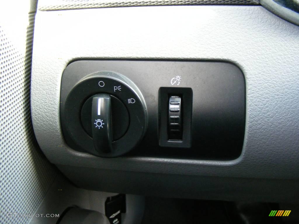 2007 Mustang V6 Premium Coupe - Black / Light Graphite photo #43