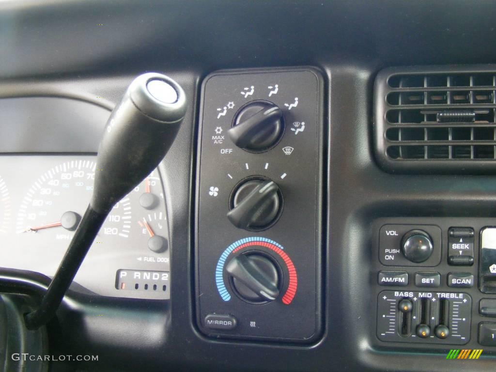 1998 Ram 1500 Laramie SLT Extended Cab - Radiant Silver Metallic / Gray photo #44