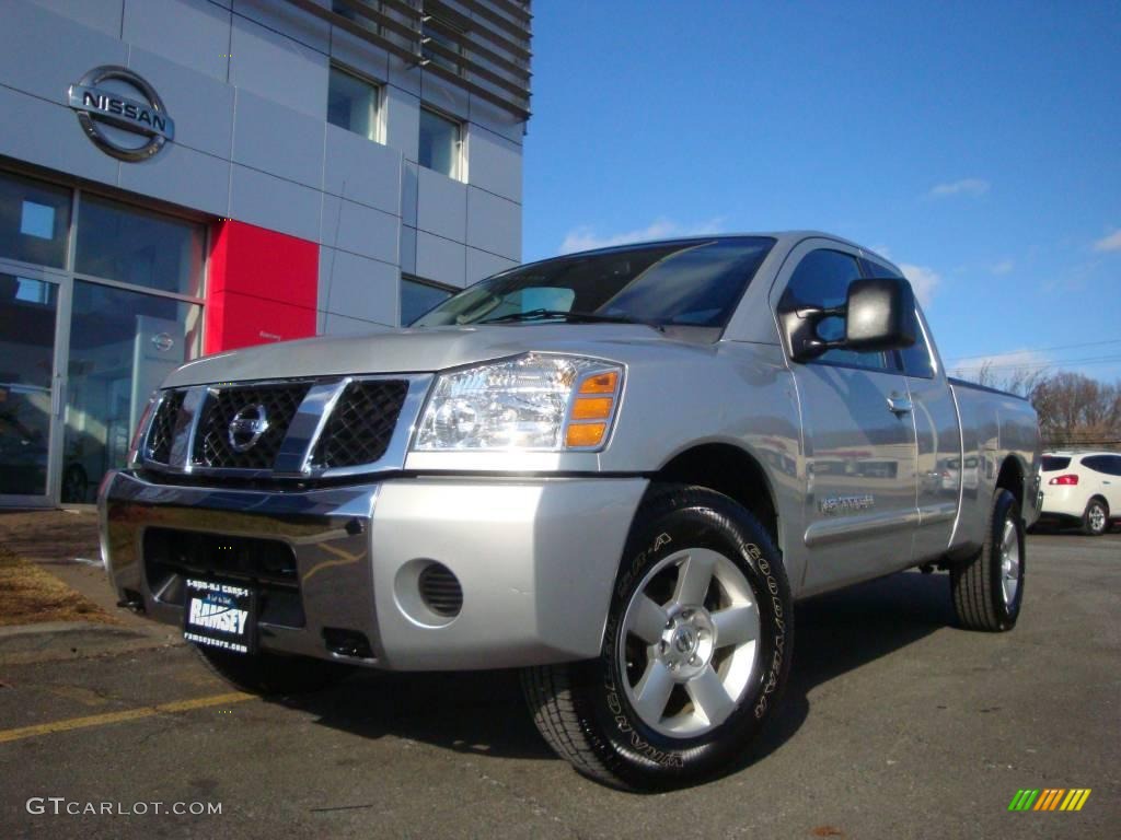 2006 Titan SE King Cab 4x4 - Radiant Silver / Graphite/Titanium photo #1