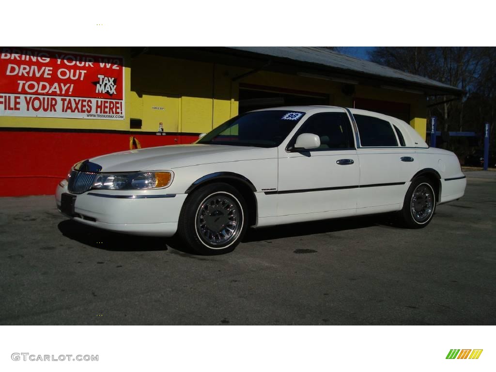 1998 Town Car Cartier - White Pearl Metallic / Light Graphite photo #2