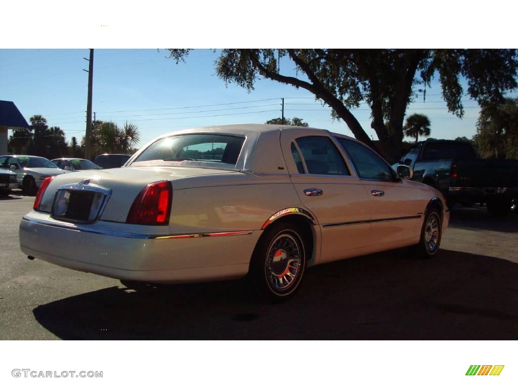 1998 Town Car Cartier - White Pearl Metallic / Light Graphite photo #6