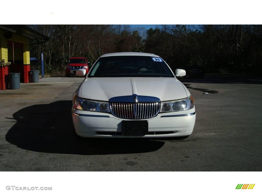 1998 Town Car Cartier - White Pearl Metallic / Light Graphite photo #9