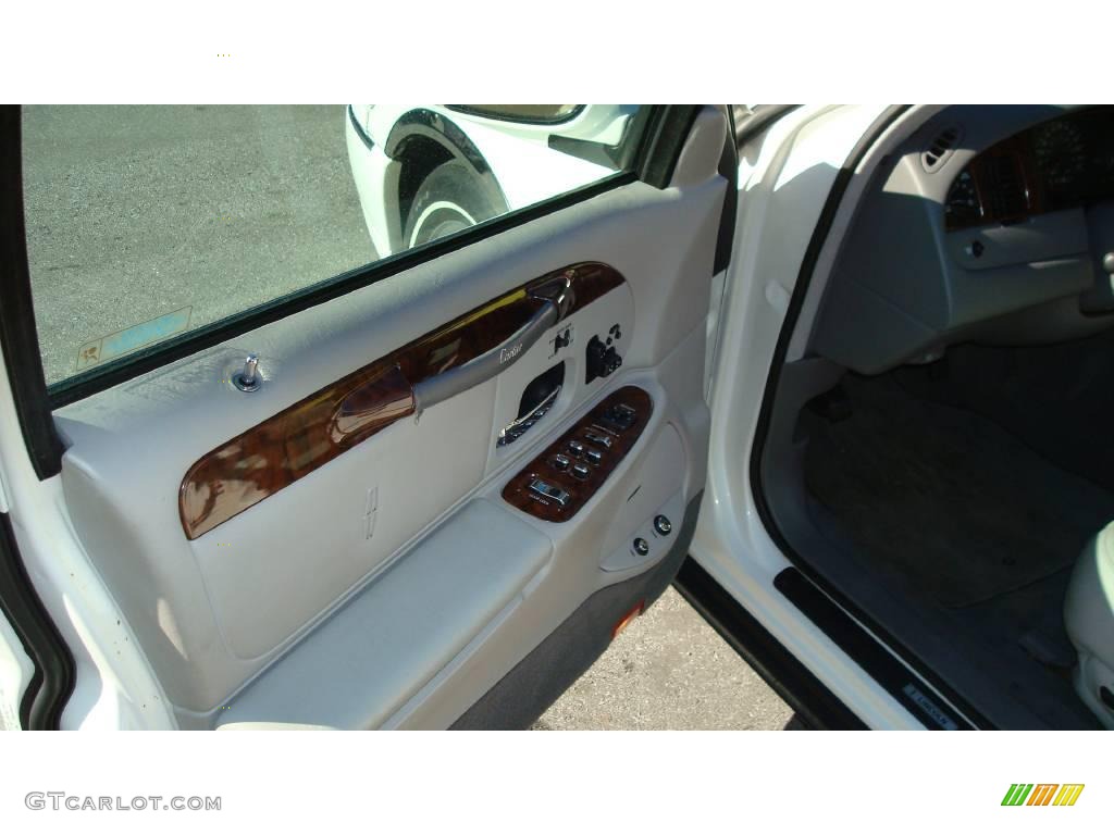 1998 Town Car Cartier - White Pearl Metallic / Light Graphite photo #14