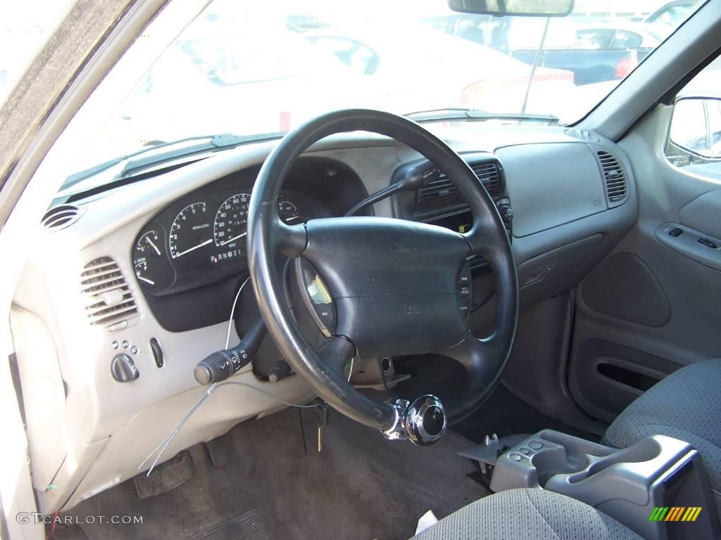 1999 Explorer XLS - Black Clearcoat / Medium Graphite Grey photo #13