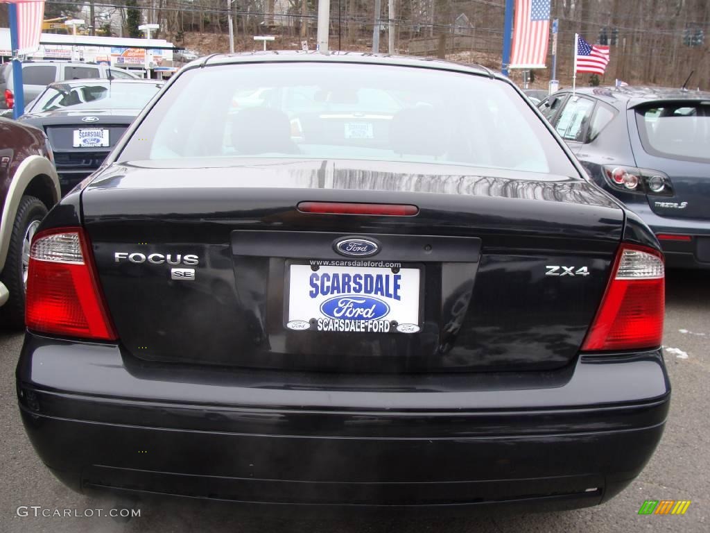 2005 Focus ZX4 SE Sedan - Pitch Black / Dark Flint/Light Flint photo #6