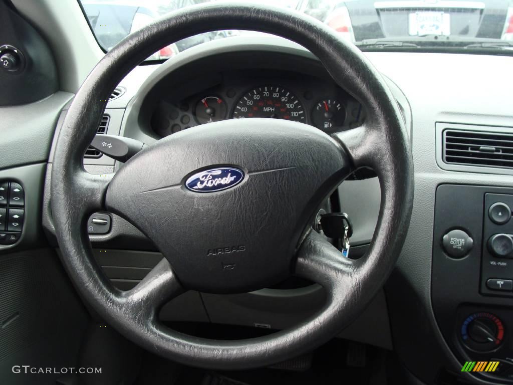 2005 Focus ZX4 SE Sedan - Pitch Black / Dark Flint/Light Flint photo #18