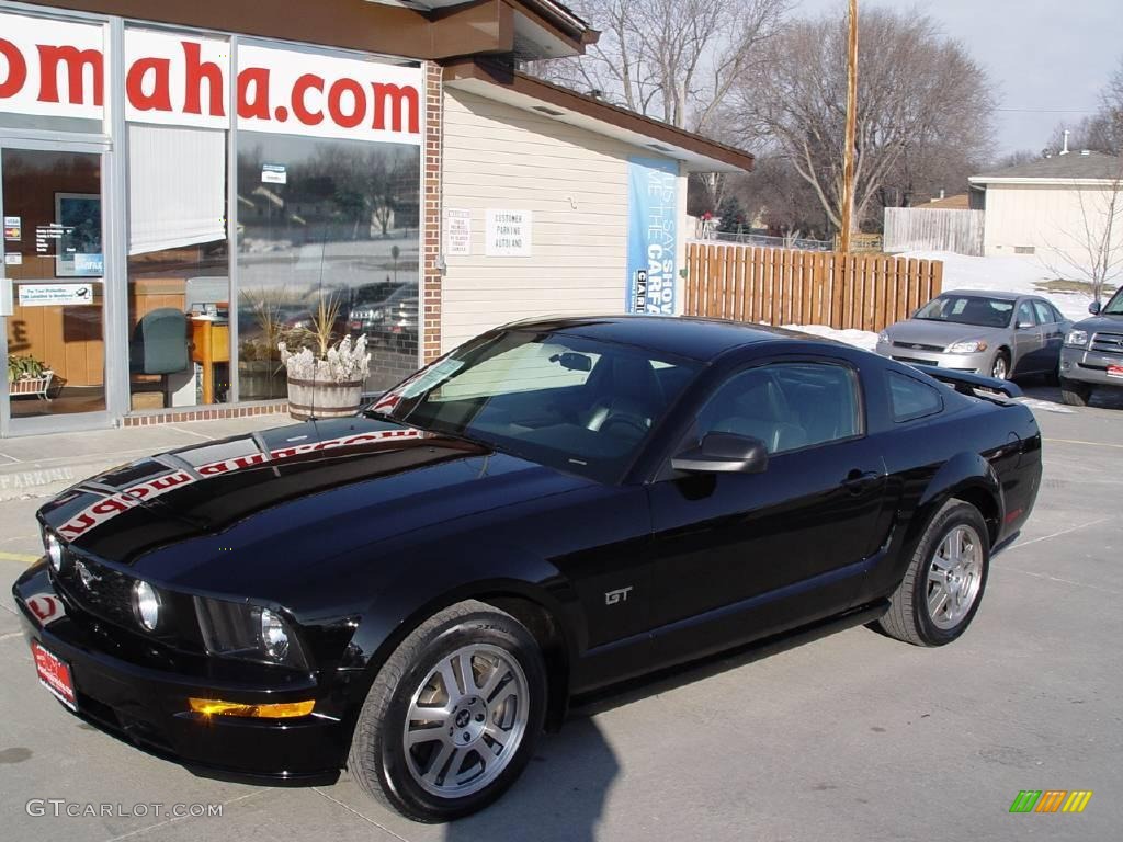 2006 Mustang GT Deluxe Coupe - Black / Dark Charcoal photo #3