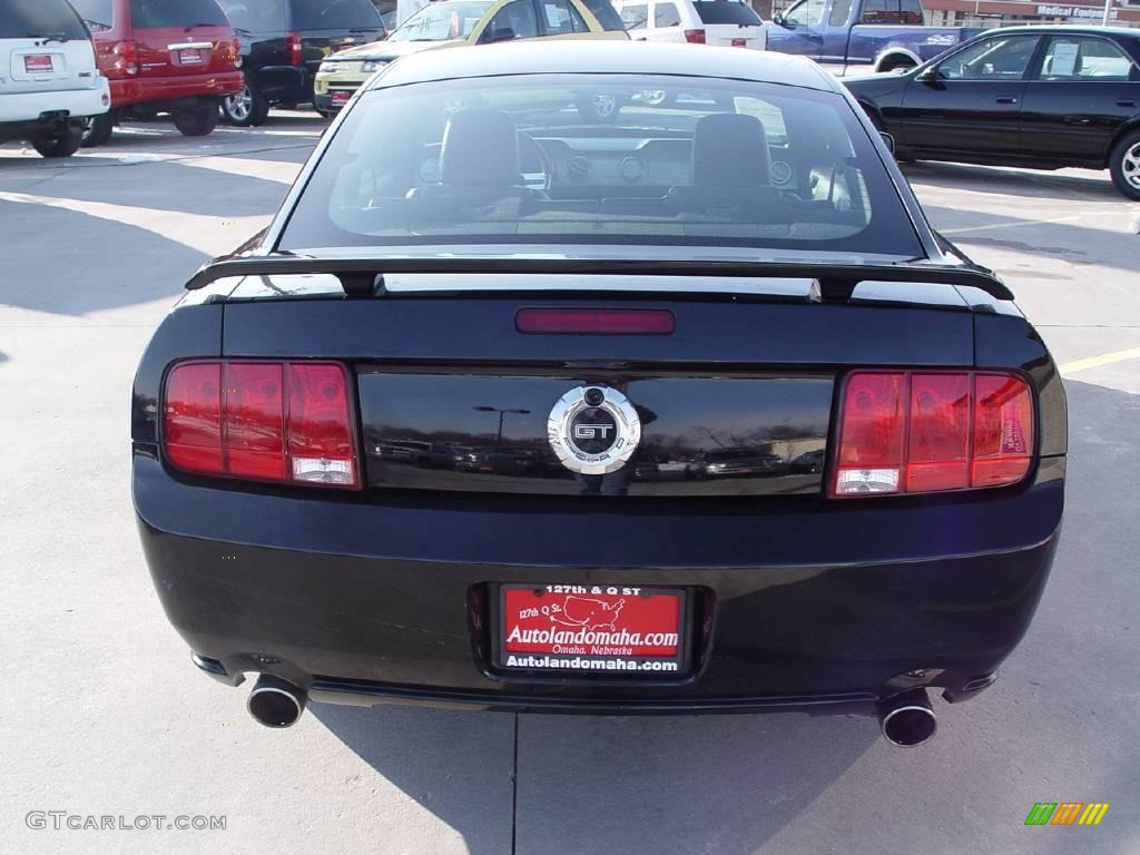 2006 Mustang GT Deluxe Coupe - Black / Dark Charcoal photo #16