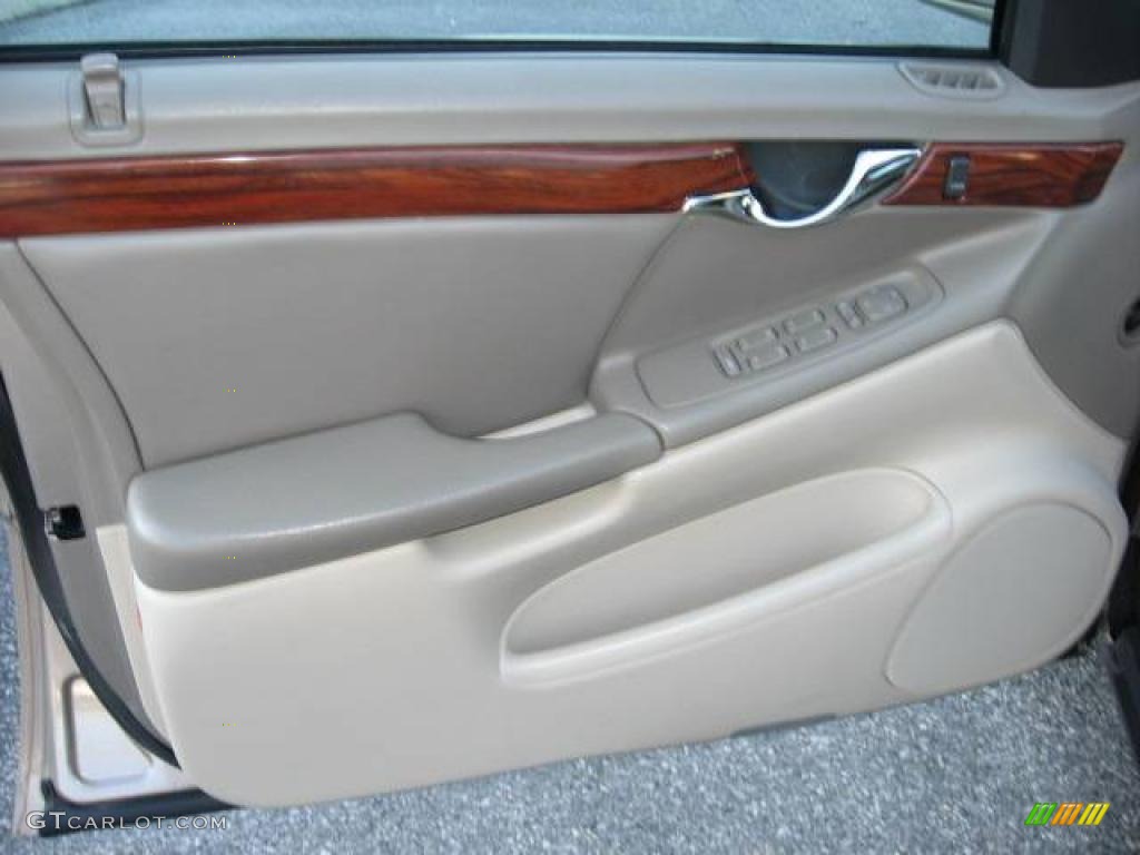 2002 DeVille Sedan - Cashmere Metallic / Neutral Shale photo #25