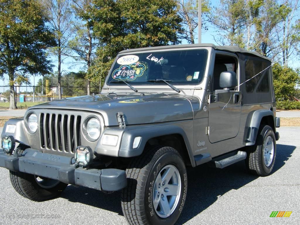 2005 Wrangler Unlimited 4x4 - Light Khaki Metallic / Dark Slate Gray photo #1