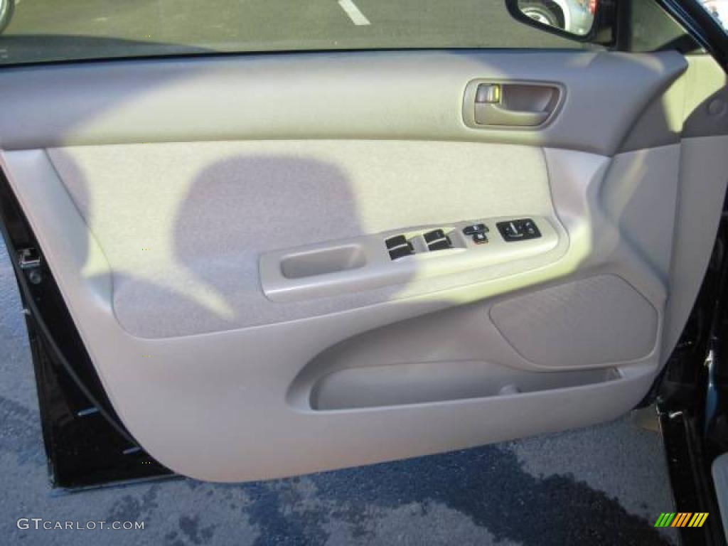 2004 Camry LE - Black / Taupe photo #7