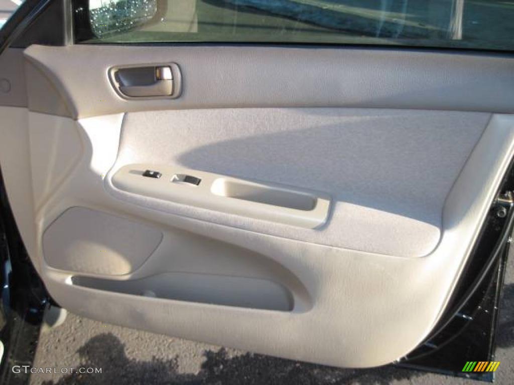 2004 Camry LE - Black / Taupe photo #8