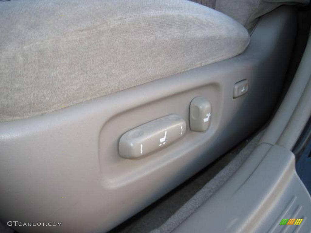 2004 Camry LE - Black / Taupe photo #14