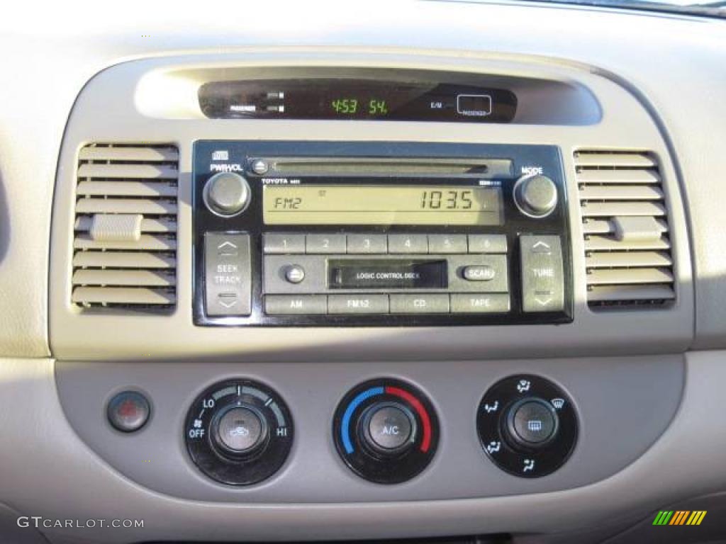 2004 Camry LE - Black / Taupe photo #17