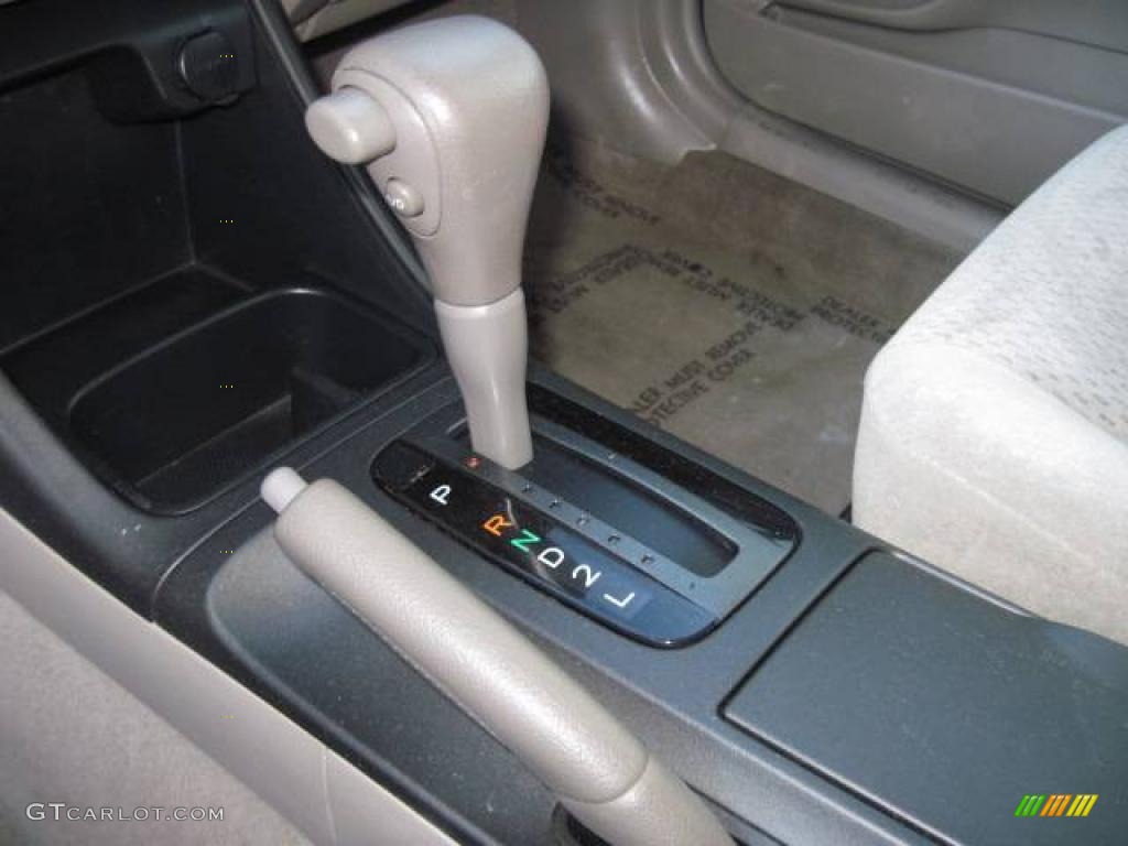 2004 Camry LE - Black / Taupe photo #18