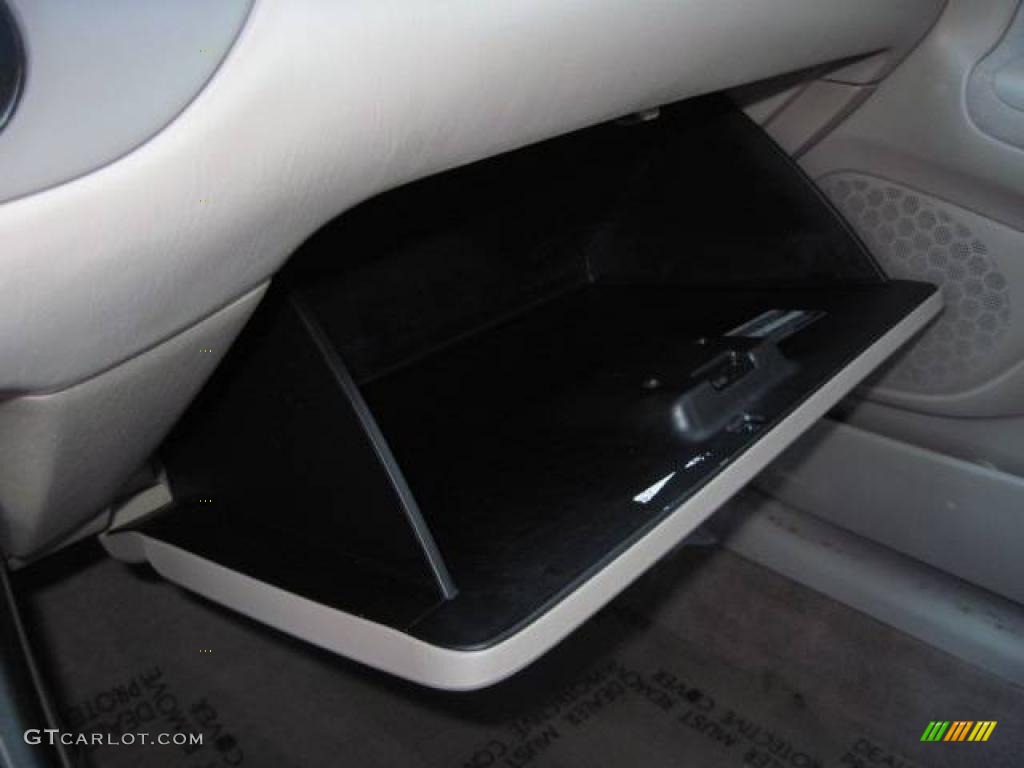 2004 Camry LE - Black / Taupe photo #19