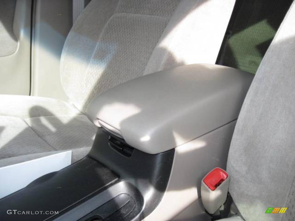 2004 Camry LE - Black / Taupe photo #20
