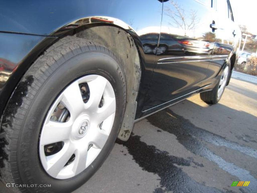 2004 Camry LE - Black / Taupe photo #22