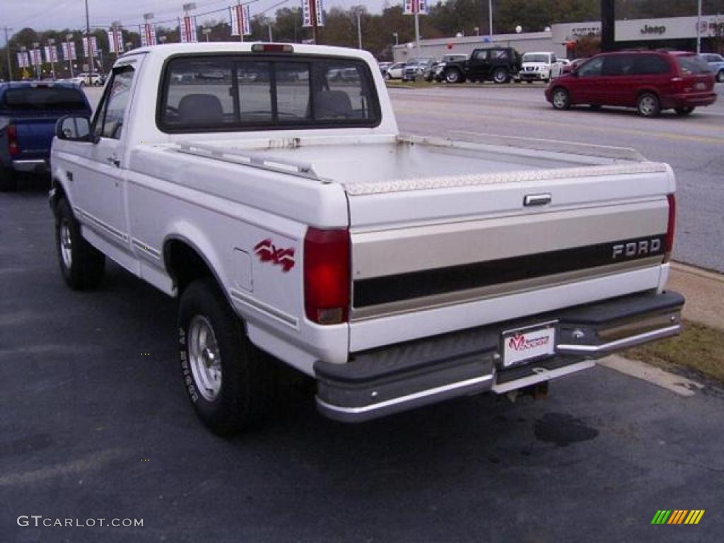 1995 F150 XLT Regular Cab 4x4 - Oxford White / Gray photo #2