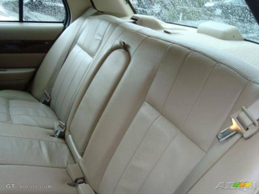 2004 Grand Marquis LS - Arizona Beige Metallic / Medium Parchment photo #52