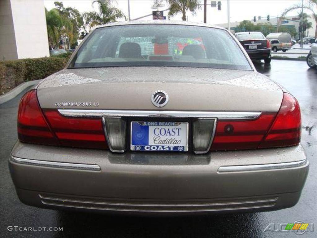 2004 Grand Marquis LS - Arizona Beige Metallic / Medium Parchment photo #77