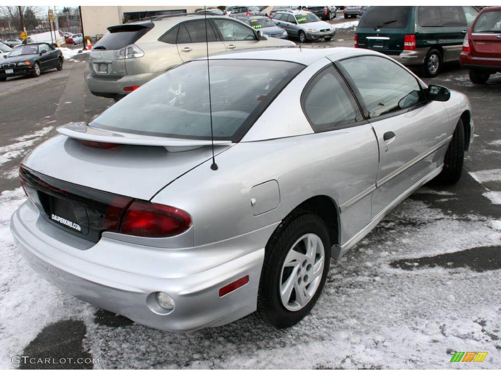 2002 Sunfire SE Coupe - Ultra Silver Metallic / Graphite photo #5