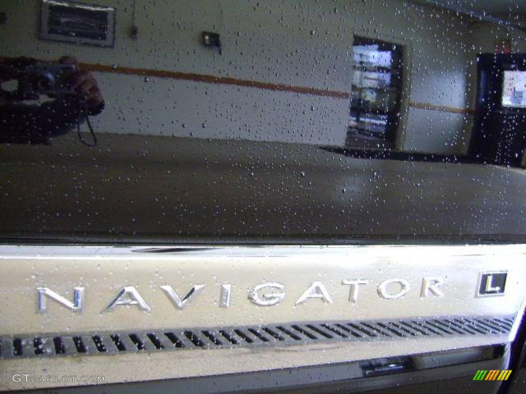 2008 Navigator L Luxury 4x4 - Black / Camel/Sand Piping photo #13