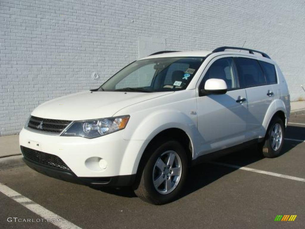 2007 Outlander LS 4WD - Diamond White Pearl / Beige photo #1