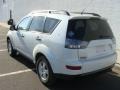 Diamond White Pearl - Outlander LS 4WD Photo No. 4