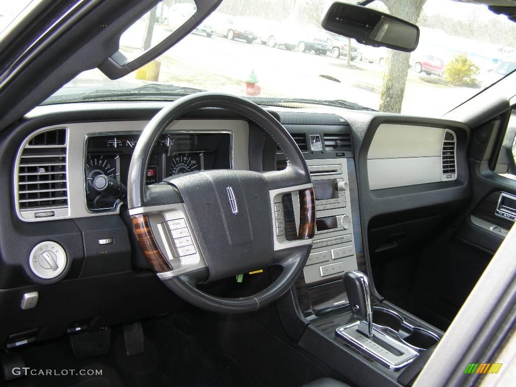 2007 Lincoln Navigator Luxury 4x4 Charcoal Dashboard Photo #25471466