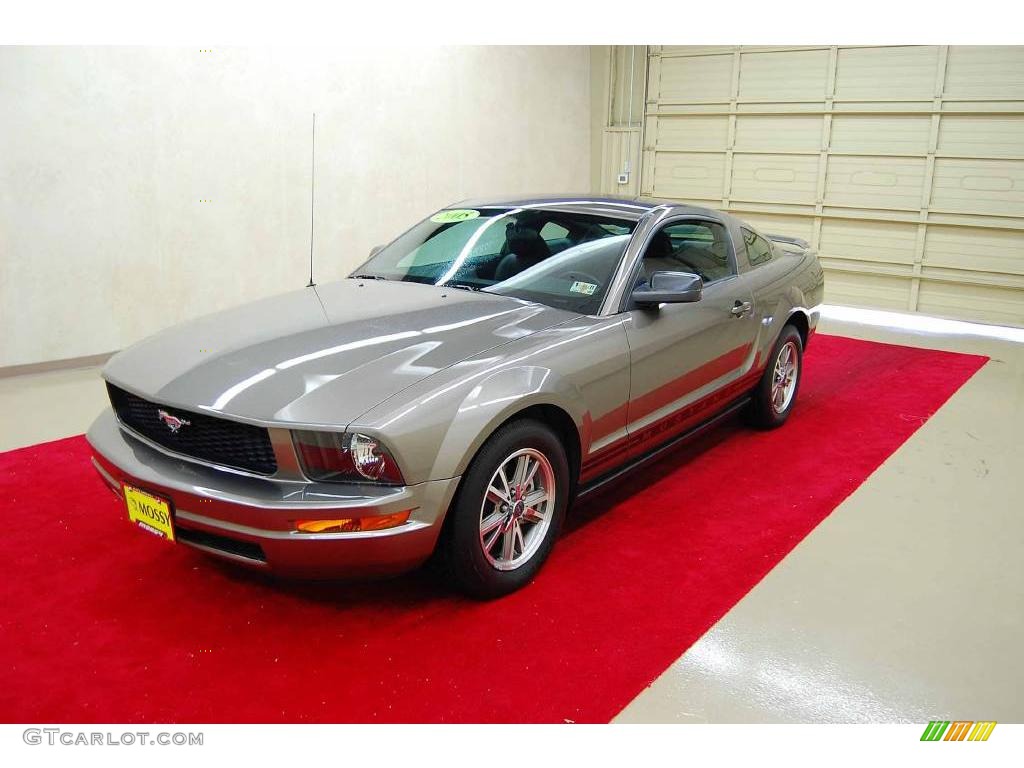 2005 Mustang V6 Premium Coupe - Mineral Grey Metallic / Dark Charcoal photo #3