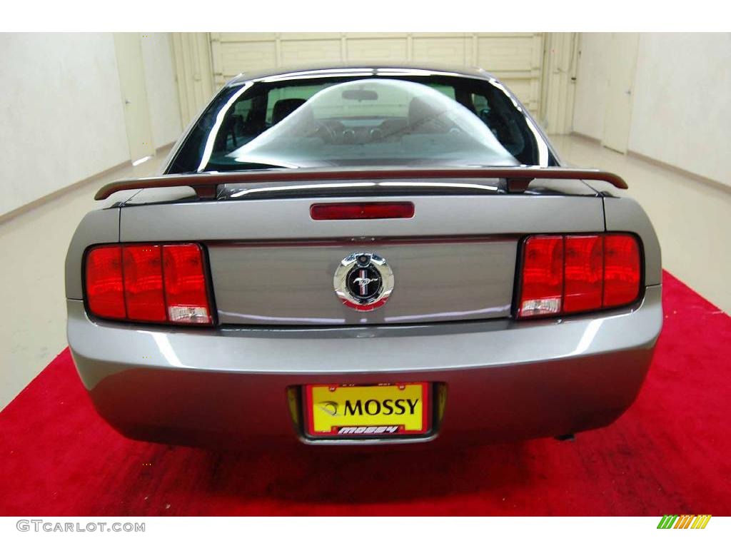 2005 Mustang V6 Premium Coupe - Mineral Grey Metallic / Dark Charcoal photo #8