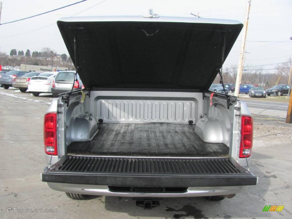 2005 Ram 1500 ST Regular Cab - Bright Silver Metallic / Dark Slate Gray photo #3